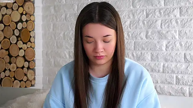 LowOncoming live sex cam