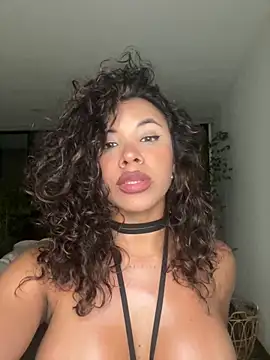 Brunettexio live sex cam