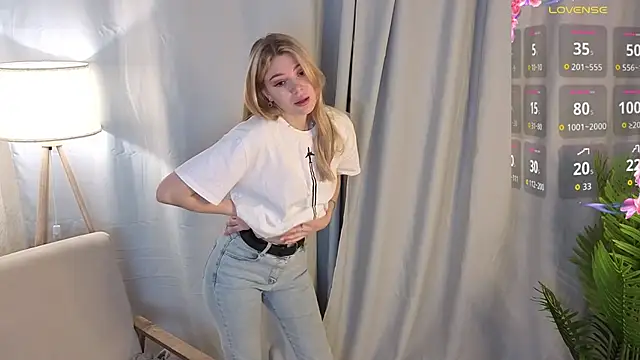 ToyaBosques live sex cam