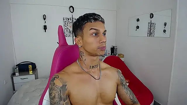 Leonard_Price live sex cam