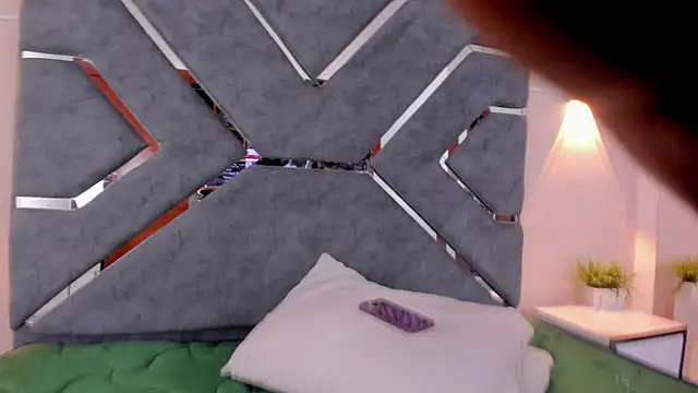 LucciaPorter live sex cam