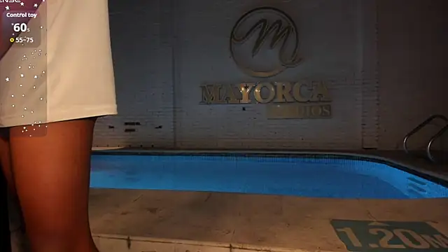 Maxim-Walker live sex cam