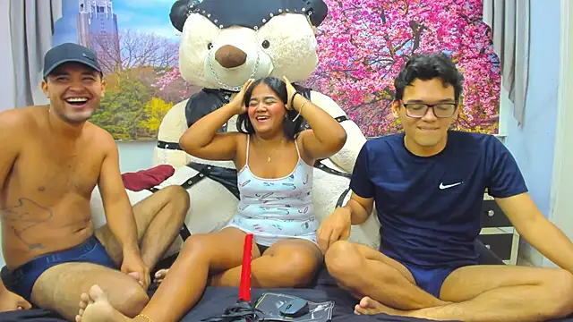 SauvagesDreams live sex cam