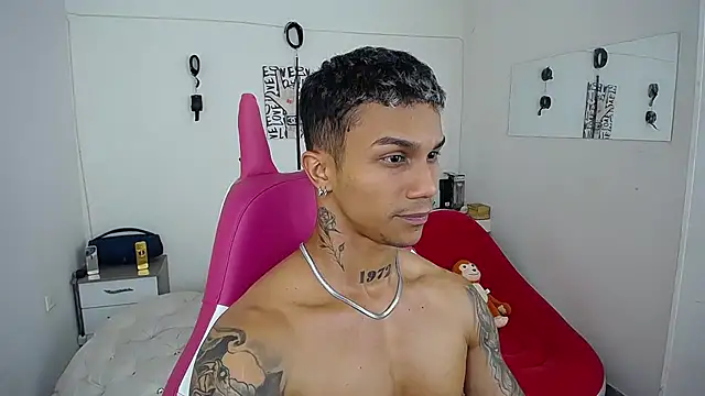 Leonard_Price live sex cam