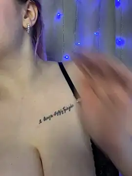 KellyMoors live sex cam