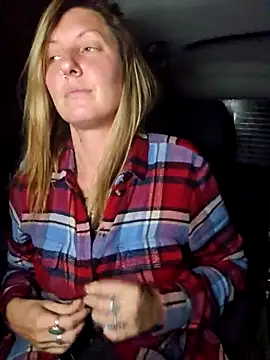 SheIsSomething live sex cam