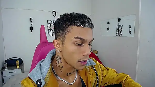 Leonard_Price live sex cam