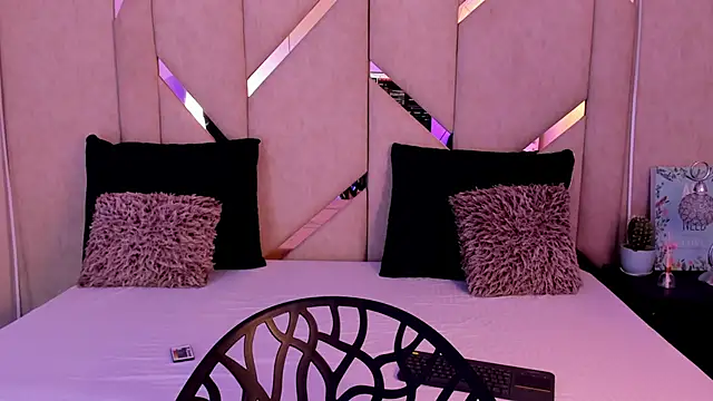 Bella_Ross_'s cam snapshot