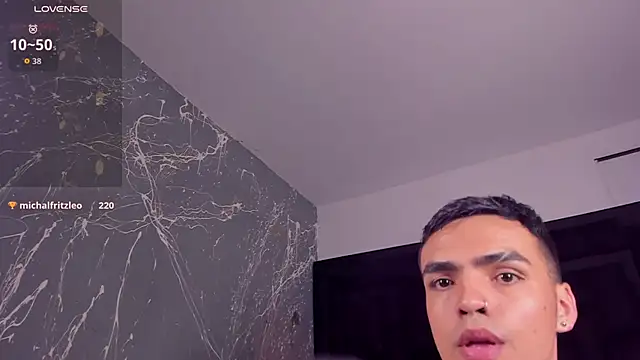 NicoKingg_'s cam snapshot