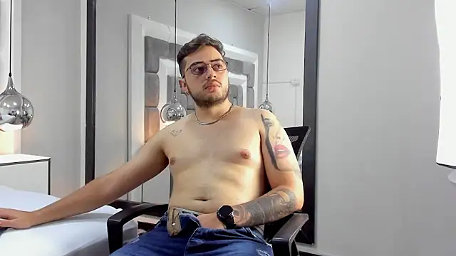 Ethan_Greys's cam snapshot