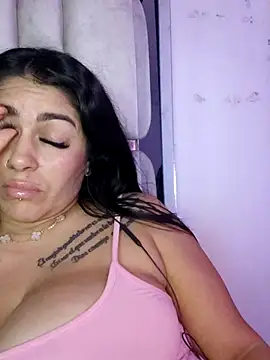 chelaqueen_'s cam snapshot