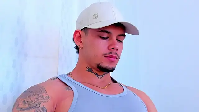 NoahhBrown live sex cam