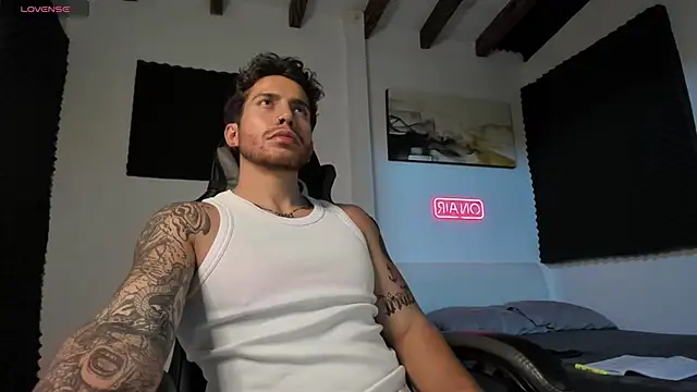 LucianSinclair live sex cam