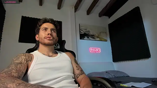 LucianSinclair live sex cam