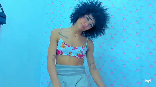 StassieBell live sex cam