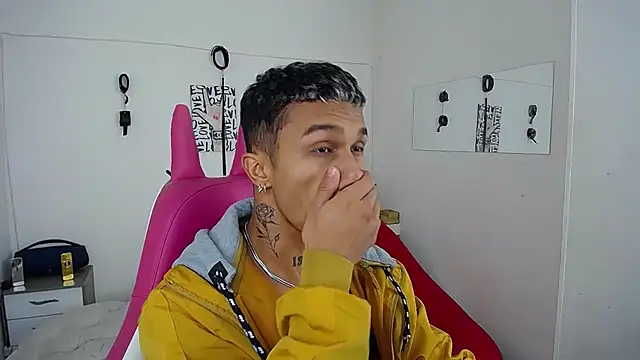 Leonard_Price live sex cam