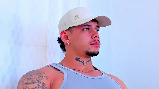 NoahhBrown live sex cam