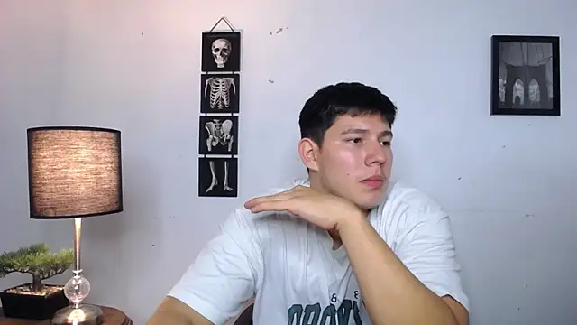 JamesCr_'s cam snapshot