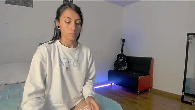 Caro_atomic's cam snapshot