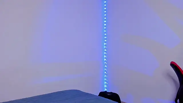 LuigiVitale_1's cam snapshot