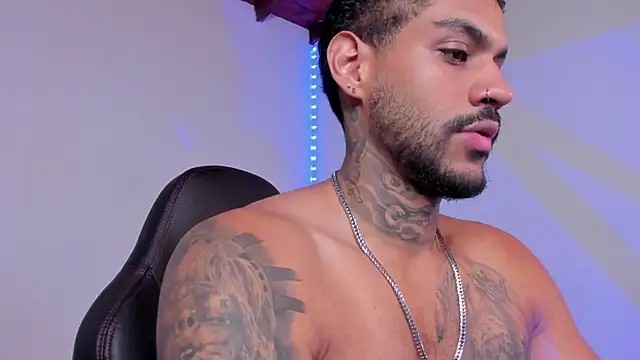 LuigiVitale_1's cam snapshot