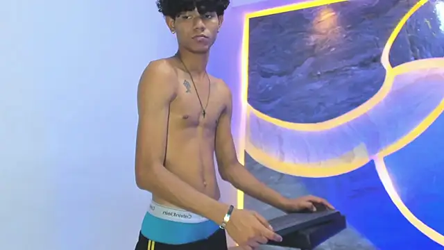 Sex_Boy_33_'s cam snapshot