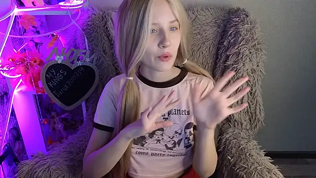 sarakaell's Stripchat show and profile