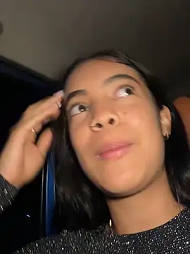 NAUGHTY_LITTLE_18 live sex cam