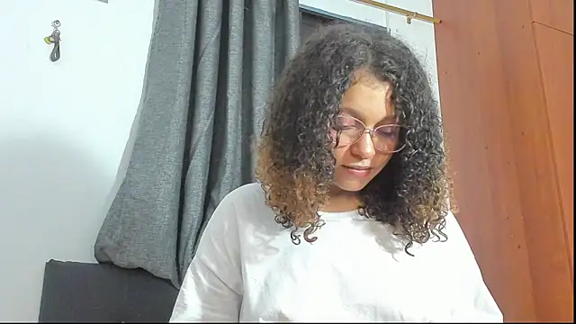 Ada_gales_'s Stripchat show and profile