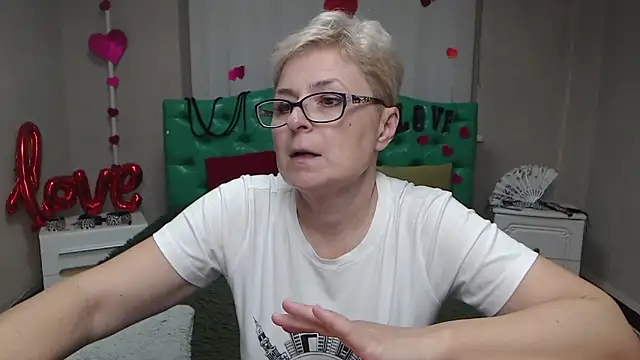 EmiliaGree live sex cam