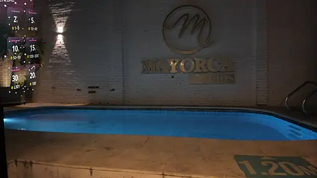 Maxim-Walker live sex cam