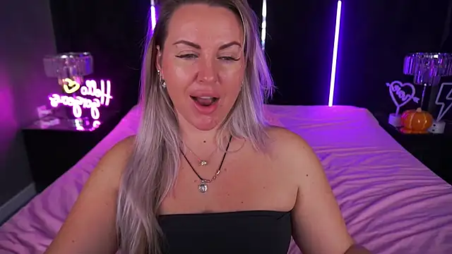 KiraCandyS live sex cam