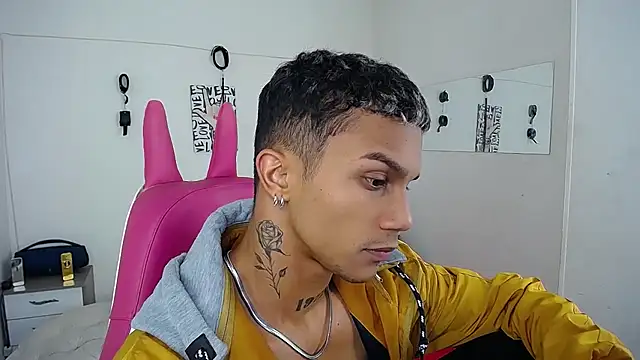 Leonard_Price live sex cam