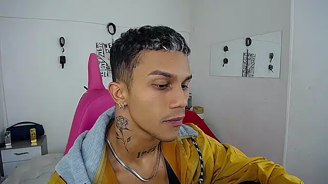 Leonard_Price live sex cam