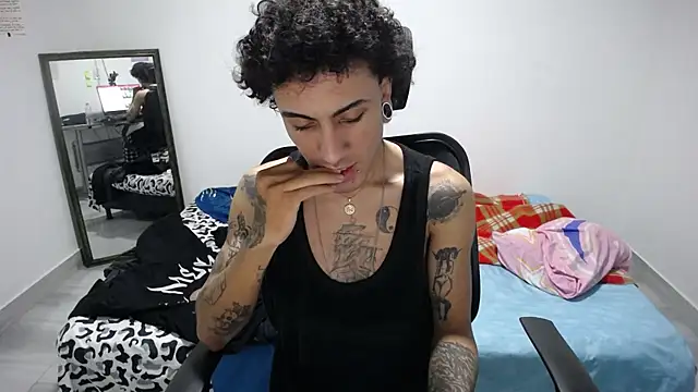 present_the_magic's cam snapshot