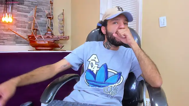 Hottie_Bear's cam snapshot