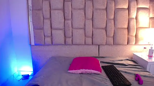 Mia_dulc44's cam snapshot