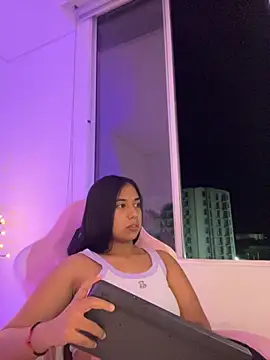 aly_nicols's cam snapshot