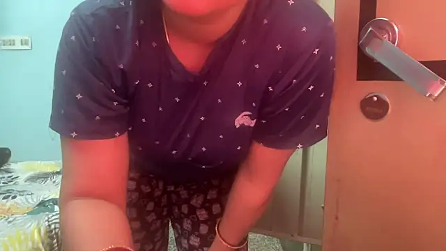 yourdeepika's cam snapshot