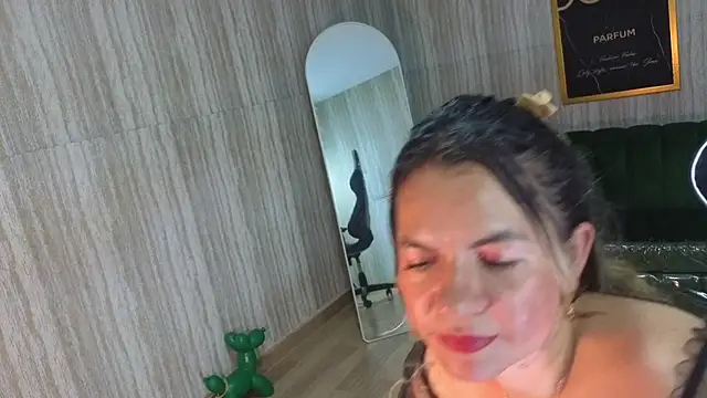 paula_lorens_t1_'s cam snapshot