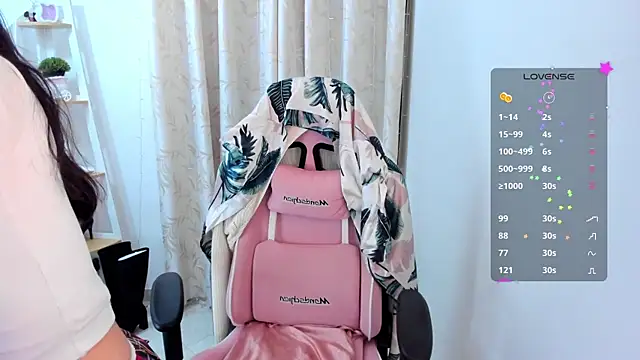 sarah_saenz_'s cam snapshot