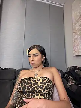 Hilary_pinkk's cam snapshot