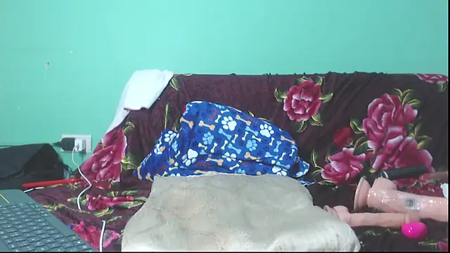 avaleri_cherry's cam snapshot