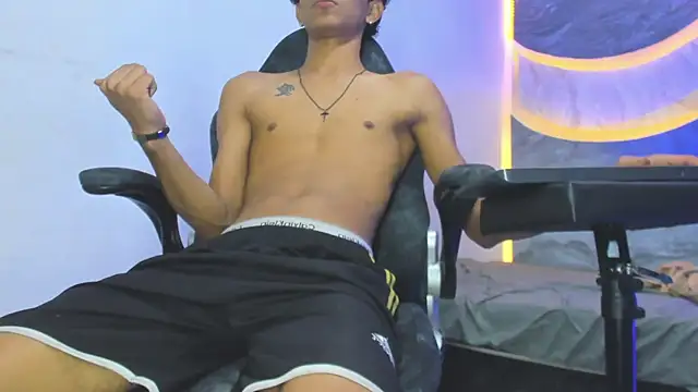 Sex_Boy_33_'s cam snapshot