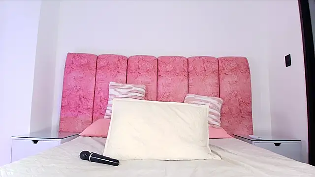 emmacurvy's cam snapshot