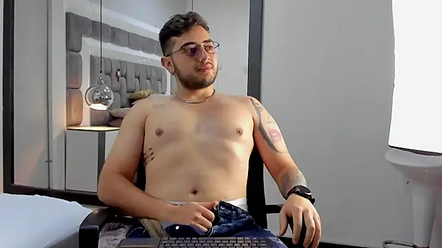 Ethan_Greys's cam snapshot