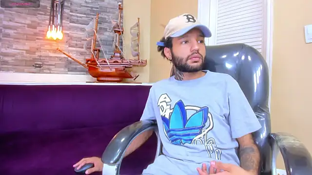 Hottie_Bear's cam snapshot