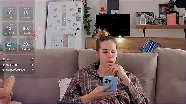 Girl_alone_home live sex cam