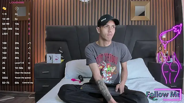 DerryAndIzzy live sex cam