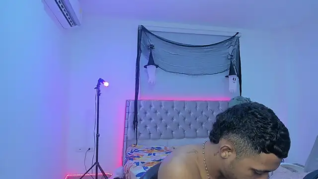 isaac_master77 live sex cam